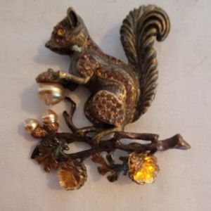 Sweet romance squirrel harvest pin